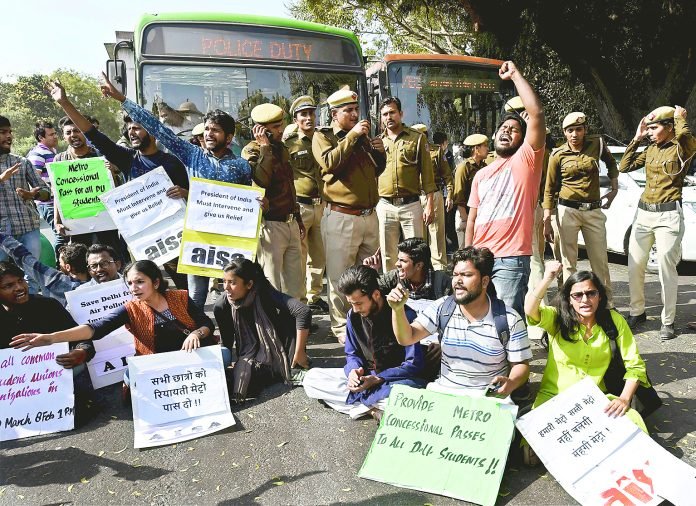 AISA protest against the Delhi Metro fare hike