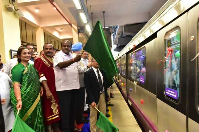 Karnataka CM HD Kumaraswamy flagged off six coach metro train in presence of Union MoHUD minister Hardeep Singh Puri