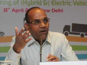  Heavy Industries Minister Anant Geete emphasis on development of electric vehicle in India. 