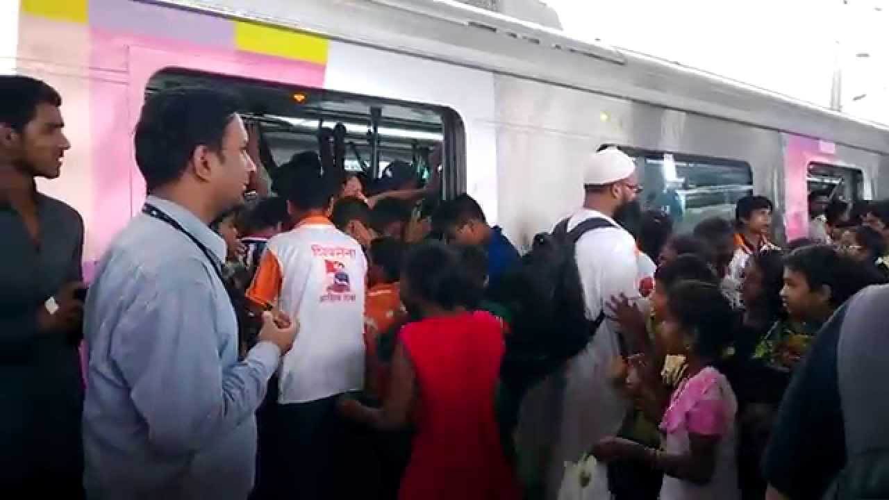 Rush in Mumbai Metro after Mumbai Local