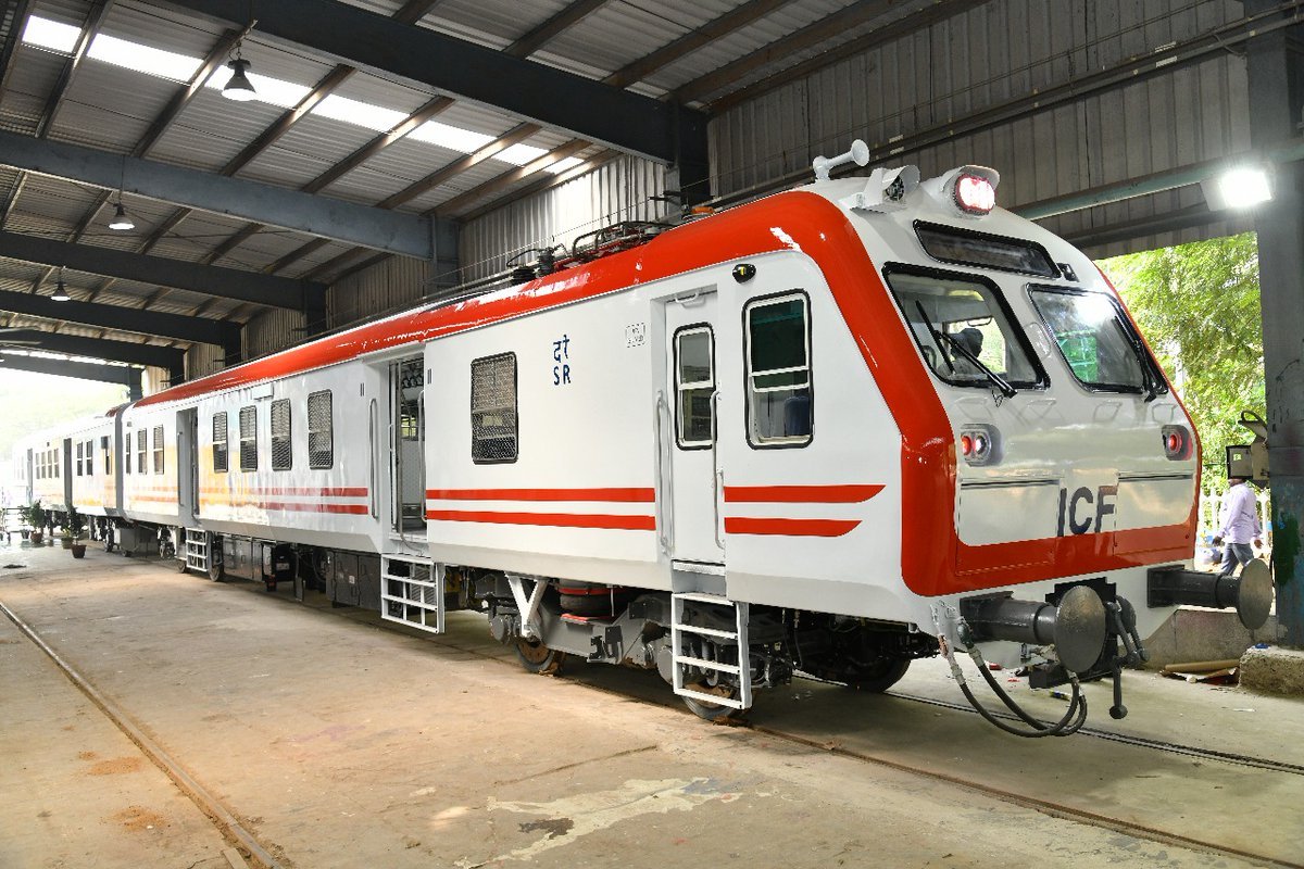 New Indian Mainline EMU Train With Advanced Features From-1 - Metro ...