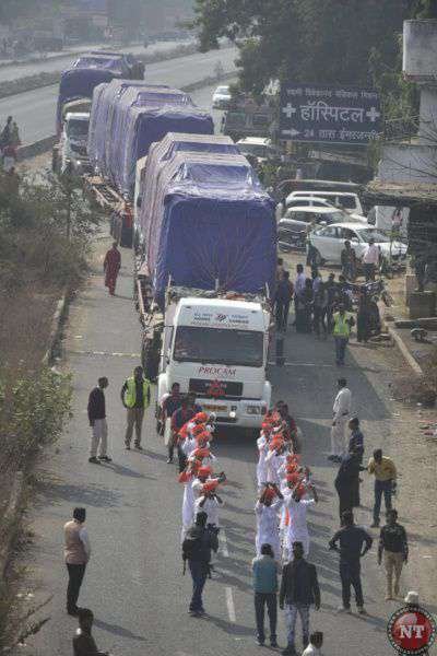 3 Metro Coaches has arrived at Mihan flyover on Wardha road in Nagpur at 9.30 am Today