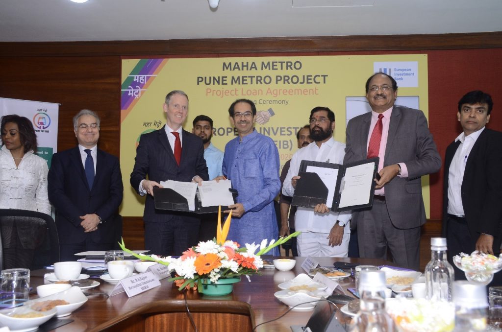Maha Metro MD Dr. Brijesh Dixit Signed Rs. 1600 Crore Loan agreement with Mr. Mr Andrew McDowell, Vice President, EIB at Mumbai on Jan 31, 2020