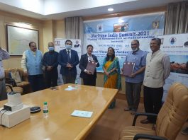 The MoU between IWAI and KMRL for the land required to construct the Kochi Water Metro terminal at Kakakkand was signed at IWAI headquarters in Noida.