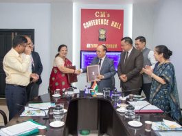 Hon’ble Minister of State for Railways & Textiles Smt. Darshana Jardosh and Hon’ble Chief Minister of Mizoram Shri Zoramthanga and other officials during the MoU-signing ceremony in Aizawl on Friday, 27th May 2022.