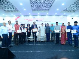 Union Minister Gadkari Honours Maha Metro