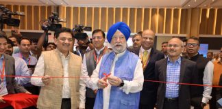 Hardeep Singh Puri, Hon’ble Union Minister of Housing and Urban Affairs and Petroleum and Natural Gas inaugurating the RRTS Exhibition booth at UMI, 2022 Kochi along with Vinay Kumar Singh, Managing Director, NCRTC.