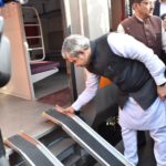 Shri-Ashwini-Vaishnaw-inspected-the-Amrit-Bharat-train-rake-at-New-Delhi-railway-station